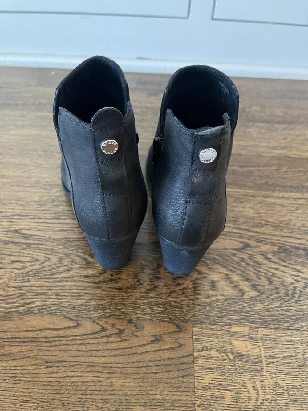 Steve Madden Reflect Black Nubuck Leather Ankle Booties - Size 8.5 (EUC)